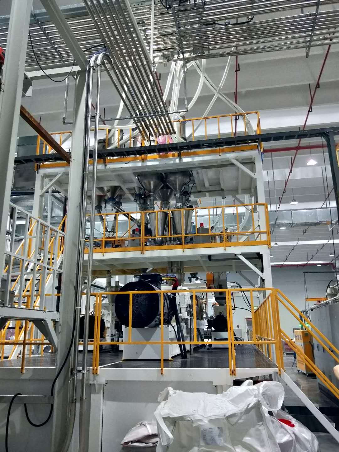 PLA的生產(chǎn)(chǎn)和加工特點(diǎn)(diǎn)